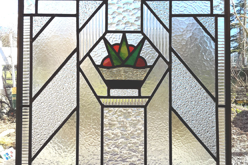 repair of a geometrical stained glass window